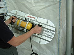 Hand held BIG BAG vibrator for compacting and emptying